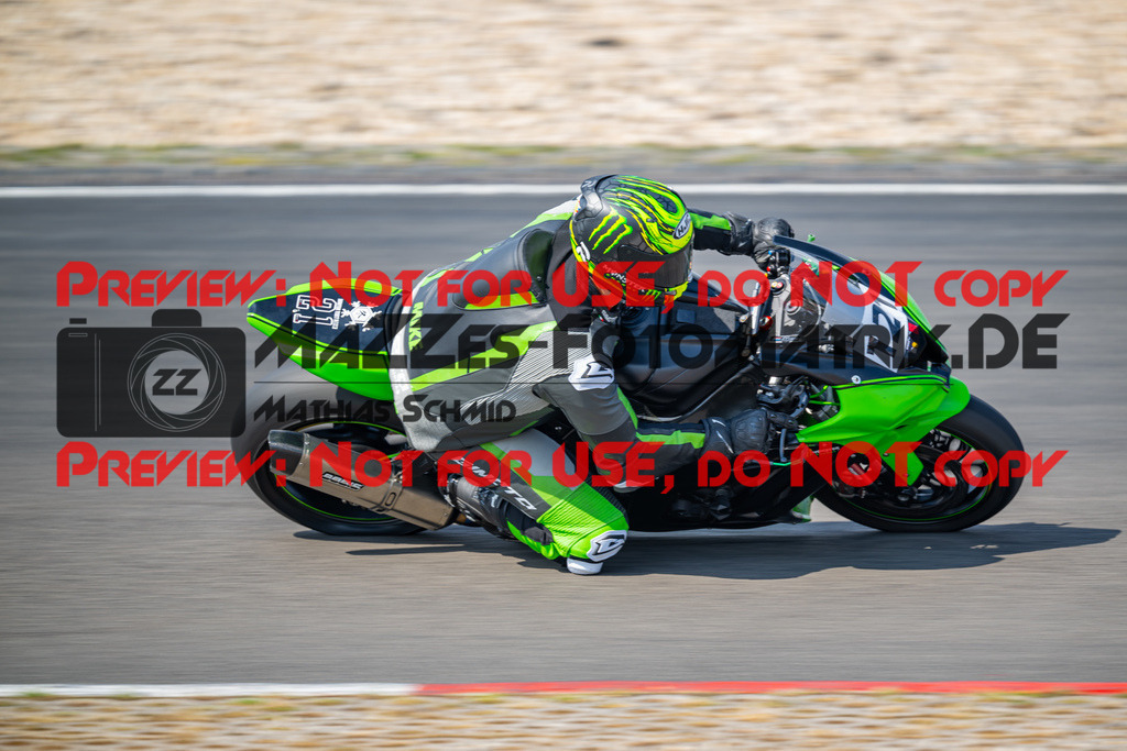 MaZZes-Fotomatrix-20260716-379584 | ROT