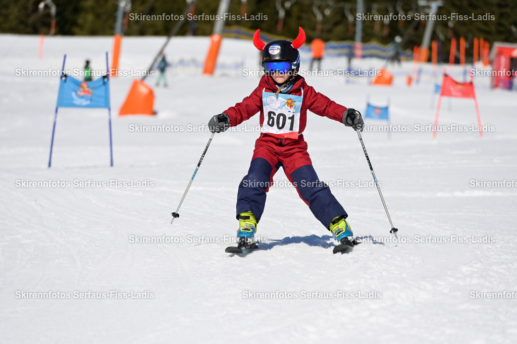 SRF_27.02.2026_652 | Skirennfotos,Serfaus,Fiss,Ladis,Kinderskirennen,Winter,Tirol,Oberland,skirace,SFL,feelfree,weil wir's genießen,ski,Ski,skifahren,Sonnenplateau, - Realisiert mit Pictrs.com
