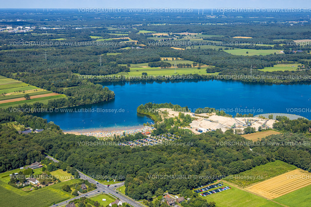 Voerde240802920StrandbadTenderingssee_Freibad | Luftbild, Strandbad Tenderingssee, Fernsicht und Übersicht über See und Strand, Freibad am Tender, Formen und Farben, Möllen, Voerde, Ruhrgebiet, Nordrhein-Westfalen, Deutschland