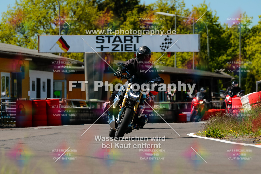 Moto-TeamOBK-22038 | Hier findet Ihr Bilder von Touristenfahrten auf der Nürburgring Nordschleife oder von anderen Veranstaltungen die ich besucht habe. Viel Spass beim Durch Schauen 