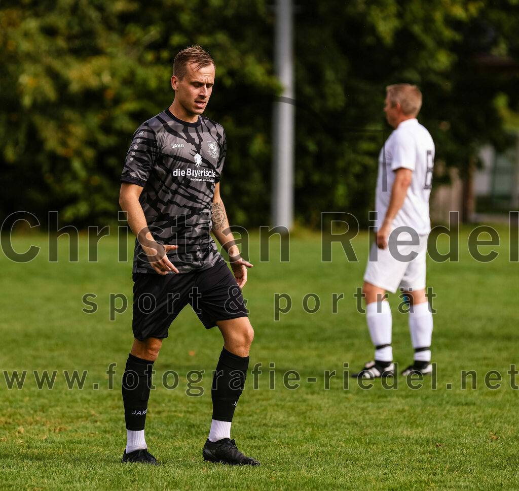 2023-08-27_027_TSV_Egmating_II_gegen_SG_Grasbrunn-Haar_II | Egmating, Deutschland, 27.08.2023:
Fußball, B-Klasse 2023 / 2024, 2. Spieltag, TSV Egmating II gegen (SG) Grasbrunn / Haar II, Endergebnis: 1:2

Maximilian Beer (TSV Egmating, #8)

Foto: Christian Riedel / fotografie-riedel.net