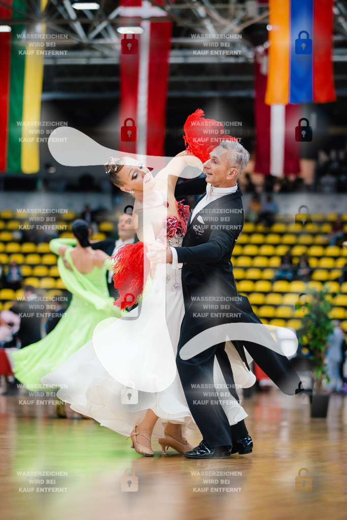 Hessen Tanzt WDSF Open Senior III Standard 75th (276) Thomas Leyer _ Petra Leyer (TSG Leverkusen e.V.)-2025-05-17-8138 | Webshop for digital downloads and prints of dance sport, event & show photographer Julian Link - Realisiert mit Pictrs.com