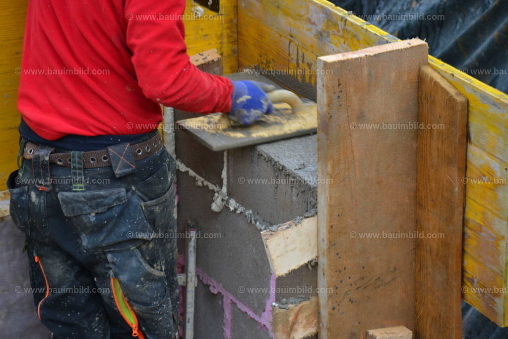 bib-lg04-betonarbeiten-0361 | Nach LV-Leistungsgruppen sortierte Detailfotos über den Bau eines Hauses. Alle Hausbau-Bilder direkt vom Urheber und Autor der Website Haus-Selber-Bauen.com