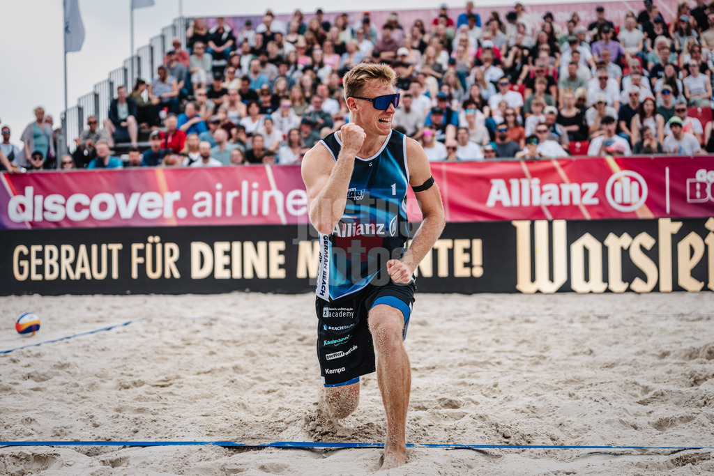 Beachvolleyball | Männer | German Beach Tour 2024 | Tourstop Düsseldorf | 19.05.2024 | Jonas Reinhardt ballt die Faust und freut sich