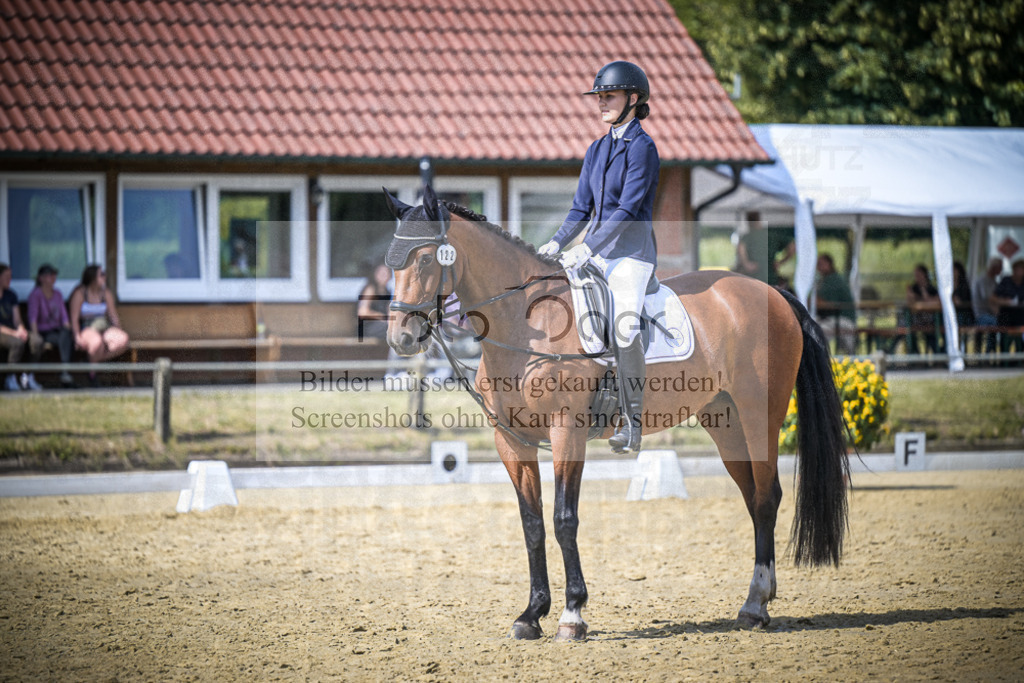 DOS_7468 | Entdecke hochwertige Reitturnierfotos von Foto Oger. Professionell, emotional und authentisch – jetzt Lieblingsmomente im Shop bestellen.Deutschlandweite Turnierfotografie. - Realisiert mit Pictrs.com