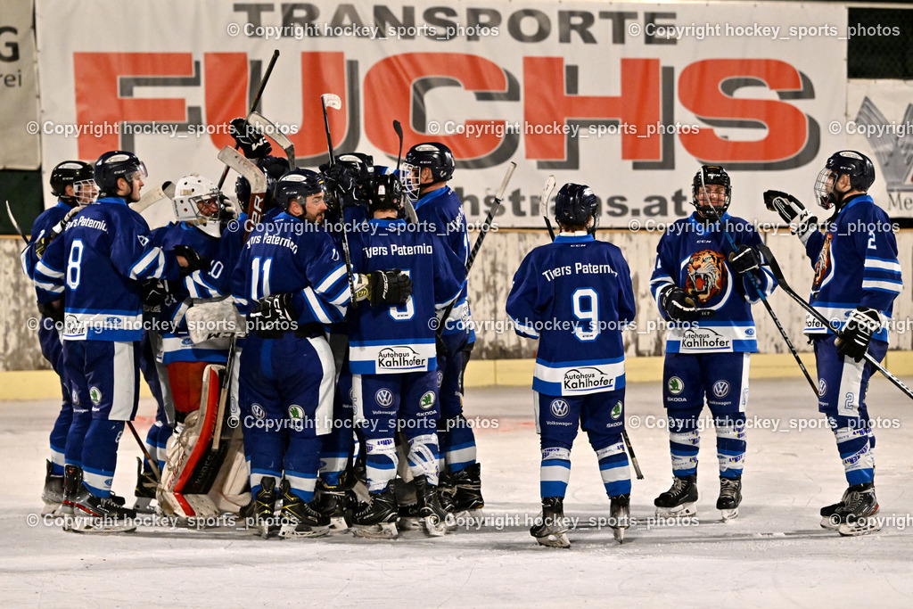ELV Zauchen vs. EC Tigers Paternion  | #22 Neuschitzer Nino EC Tigers Paternion, #14 Tschurnig Daniel EC Tigers Paternion, #8 Ortner Sandro EC Tigers Paternion, Jubel EC Tigers Paternion Mannschaft, #9 Gratzer Julian EC Tigers Paternion, #21 Lesacher Jürgen EC Tigers Paternion, #11 Ott Marcel EC Tigers Paternion, #18 Kampitsch Andreas EC Tigers Paternion, ELV Zauchen vs. EC Tigers Paternion , ELV Zauchen vs. EC Tigers Paternion  am 02.01.2025 in Eisoval Zauchen (Stadthalle Villach), Austria, (Photo by Bernd Stefan)