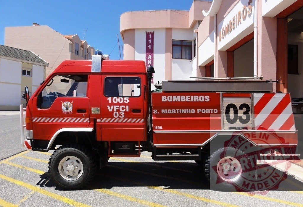 Portuguese bombeiros fire truck parked outside station | Red fire engine from S. Martinho Porto parked on street in front of the Bombeiros station - Realized with Pictrs.com