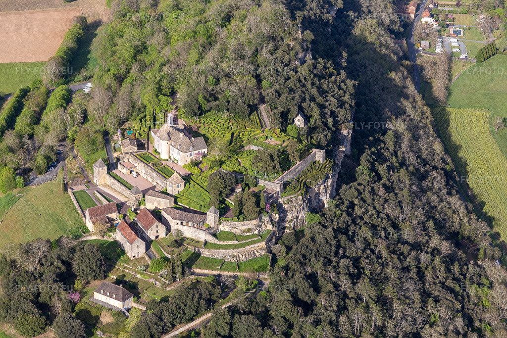 Vue aérienne: Jardins de Marqueyssac à Vézac dans le département Dordogne, France. Photo: IMG_113490.jpg prise le 16/04/2019 par Werner Riehm/FLY-FOTO.eu – Résolution de l'original: 5472 x 3648 px