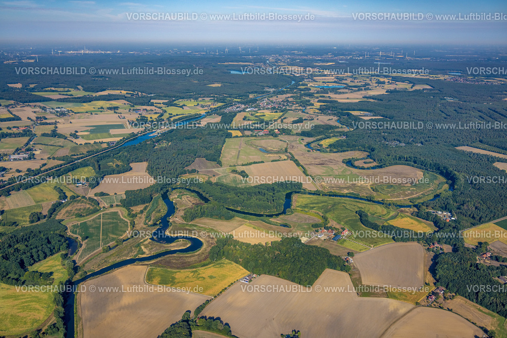 Olfen220805743LippeVogelsang | Luftbild, Fluss Lippe Mäander, Lippeschleife, Fluss- und Auenentwicklung der Lippe Vogelsang, Renaturierung, im Hintergrund Schleuse Ahsen, Stadtgrenze Olfen-Datteln, Olfen-Kirchspiel, Olfen, Ruhrgebiet, Nordrhein-Westfalen, Deutschland