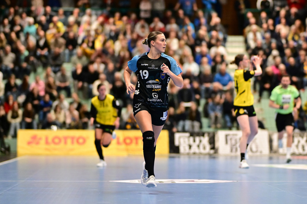 Handball I Frauen I Saison 2024-2025 I 1. HBF I 12. Spieltag I Buxtehuder SV - Borussia Dortmund | Cara Reiche (19, Buxtehuder Sportverein) - Realisiert mit Pictrs.com