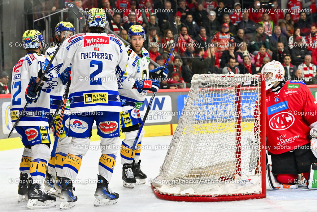 EC KAC vs. EC IDM Wärmepumpen VSV 5.11.2023 | Jubel EC VSV Mannschaft, #72 Hughes John, #55 Sabolic Robert, #16 Hancock Kevin, #2 MacPherson Dylan, #35 Engstrand Christian