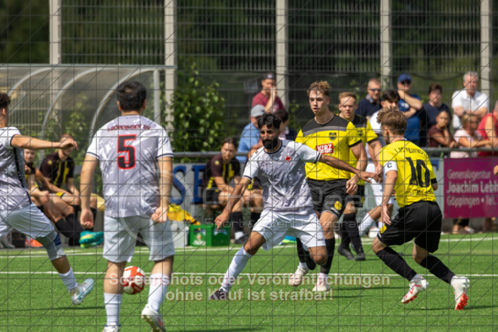 20250824_134153_0455 | #,1.FC Heiningen II (gelb) vs. 1.Göppinger SV III (weiß), Fußball, Kreisliga B7 - Bezirk Neckar/Fils, 01. Spieltag, Saison 2025/2026, Kunstrasenplatz Sportzentrum Heiningen, Krautgarten 1, 73092 Heiningen, 24.08.2025 - 13:00 Uhr,Foto: PhotoPeet-Sportfotografie/Peter Harich