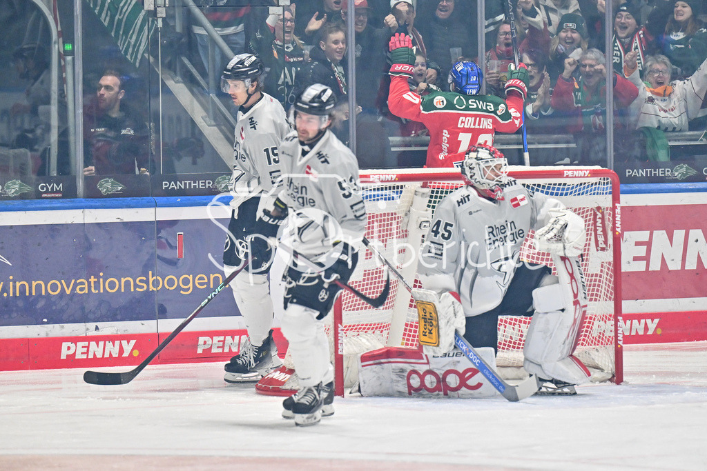 Augsburger Panther - Kölner Haie | Jubel der Hausherren nach dem Treffer zum 1-0 druch Chris COLLINS (Augsburger Panther #10) / Tor / Torschuetze / Freude / Happy / DEL: Augsburger Panther - Koelner Haie, Curt Frenzel Stadion am 02.03.2025