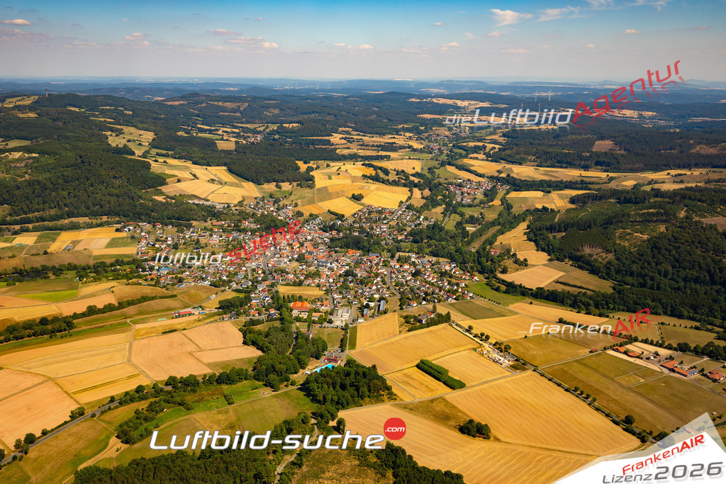 Das Luftbild der Stadt Oberaula wurde 2022 vom Flugzeug heraus erstellt (keine Drohnen-Aufnahmen) Aufnahmehöhe ca.450 Meter- hohe Bildauflösung und Druck-Qualität. Garantiert!