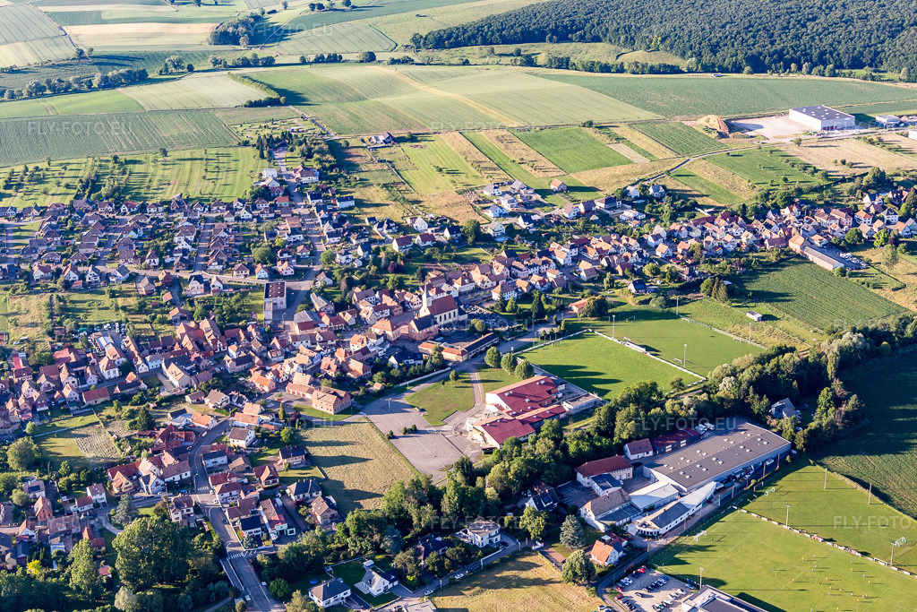 Vue aérienne: Vue de la ville à Val de Moder dans le département Bas Rhin, France. Photo: IMG_115453.jpg prise le 16/06/2019 par Werner Riehm/FLY-FOTO.eu – Résolution de l'original: 4956 x 3304 px