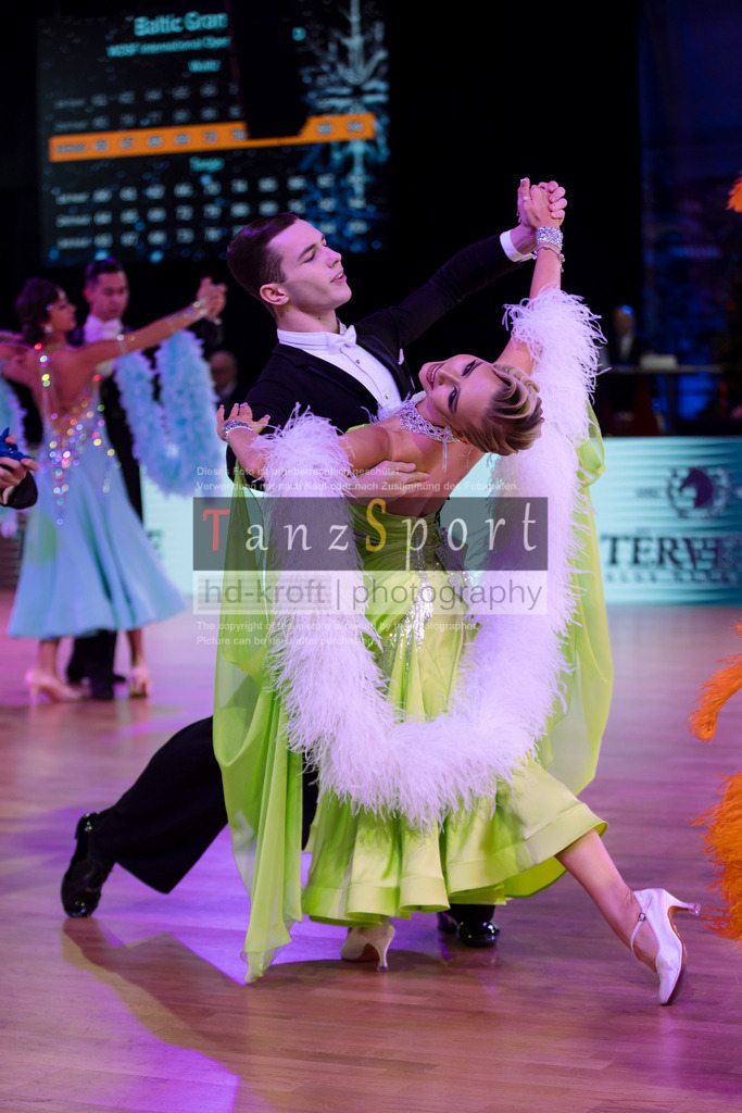20241215_WDSF_Int_Open_Std-Riga-8709 | Tanzsportbilder, Standardtanz, Lateintanz, WDSF, DTV, LTVB, dancecomp, goc, hessen tanzt, blaues band der spree, walzer, tango, wiener walzer, slowfox, quickstepp, samba, rumba, cha-cha-cha, paso doble. jive, hd-kroft photography, turniertanzsport
