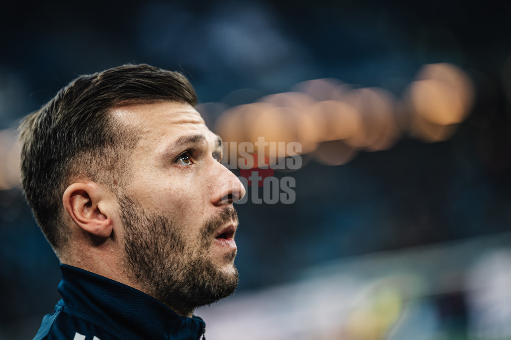 Fußball | Männer | Saison 2025/2026 | 1. Fußball-Bundesliga | 10. Spieltag | Hamburger SV vs. Borussia Dortmund | 08.11.2025 | Daniel Heuer Fernandes (#1, HSV) läuft ins Stadion ein