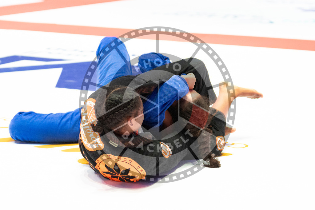 20231109PBB3429 | Fighters compete during the AJP World Professional Championship in the Mubadala Arena in Abu Dhabi, Arab United Emirates, on November 9, 2023.