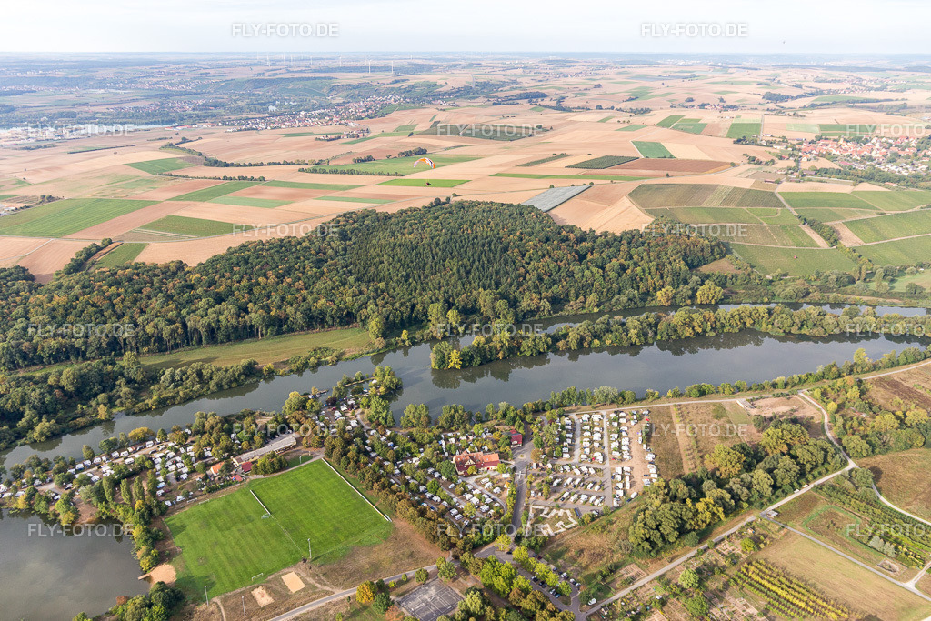 Campingplatz Katzenkopf am Main | Luftbild: Campingplatz Katzenkopf am Main in Sommerach im Bundesland Bayern in Deutschland. Foto: IMG_111253.jpg vom 09.09.2018 durch Werner Riehm/FLY-FOTO.de - Realisiert mit Pictrs.com