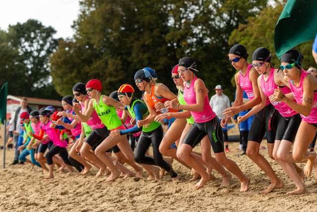 DLRG, Rettungssport, Beach- & Oceanevents, NRW-Landesmeisterschaften Freiwasser Rettungssport 2026 20.09.2026 | Kalkar-Wissel, Deutschland - September, 20: Impressionen der 7. NRW-Landesmeisterschaften Freiwasser Rettungssport 2026 im Naturbad Wisseler See (Foto: Benedikt Lang (DLRG)) - Realisiert mit Pictrs.com