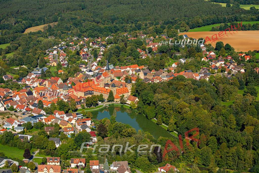 thurnau-schraegluftbild-31-2023 | Das Luftbild zeigt :  Thurnau - Die Luftaufnahme wurde 2023 vom UL-Flugzeug aus erstellt ( keine Drohne ) - 
Hochauflösende Luftaufnahme - Für grossformatige Ausdrucke geeignet. Die Geschenkidee !
Mit Lizenz und Bildrechte bestellbar