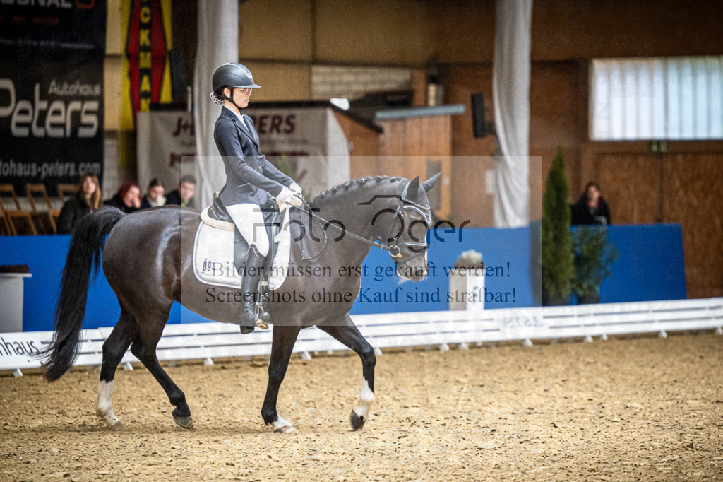 DOS_1984 | Entdecke hochwertige Reitturnierfotos von Foto Oger. Professionell, emotional und authentisch – jetzt Lieblingsmomente im Shop bestellen.Deutschlandweite Turnierfotografie. - Realisiert mit Pictrs.com
