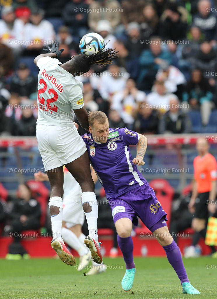 A_LUI_21042024_19 | SPORT,FUSSBALL.ADMIRAL BUNDESLIGA RED BULL SALZBURG-AUSTRIA KLAGENFURT. 21.04.2024 IM BILD: OUMAR SOLET (SALZBURG) UND FLORIAN JARITZ (KLAGENFURT) FOTO.FOTOLUI/MW