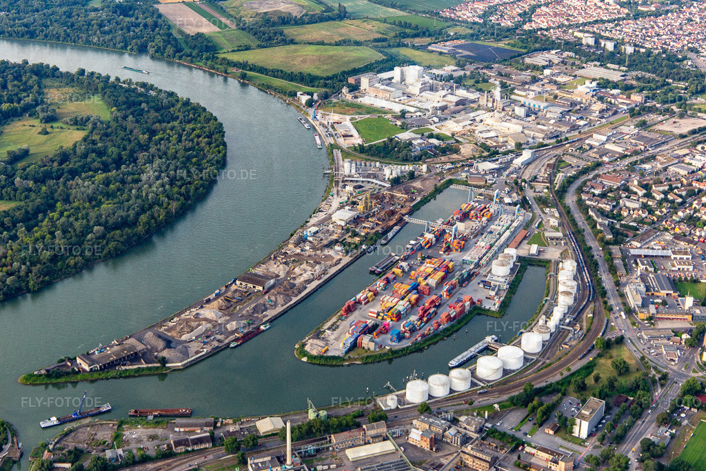 Mundenheimer Altrheinhafen und Kaiserwörthafen am Rhein | Luftbild: Mundenheimer Altrheinhafen und Kaiserwörthafen am Rhein im Ortsteil Mundenheim in Ludwigshafen im Bundesland Rheinland-Pfalz in Deutschland. Foto: IMG_142799.jpg vom 19.07.2024 durch ©2025 Werner Riehm fly-foto.de/copyright - Realisiert mit Pictrs.com