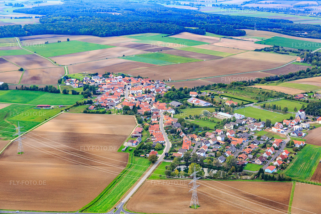 Luftbild: Ortsansicht aus Süden im Ortsteil Dampfach in Wonfurt im Bundesland Bayern in Deutschland. Foto: IMG_073848.jpg vom 27.09.2014 durch Werner Riehm/FLY-FOTO.deAuflösung des Originals: 5472 x 3648 px
