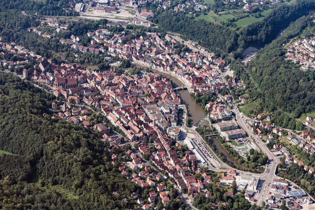 dr__dsc4521.jpg | SCHWäBISCH HALL 27.06.2018 Stadtansicht am Ufer des Flußverlaufes Kocher in Schwäbisch Hall im Bundesland Baden-Württemberg, Deutschland. // City view on the river bank Kocher in Schwaebisch Hall in the state Baden-Wurttemberg, Germany. Foto: Daniel Reiter