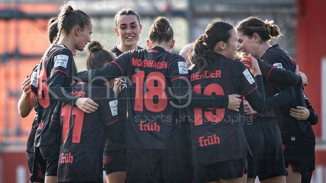 Frauen Fußball-Bundesliga; Bayer 04 Leverkusen - 1. FC Nürnberg, 31.01.2026 | Torjubel nach dem 4:0 durch Vanessa Fudalla (Bayer 04 Leverkusen, 21); Bayer 04 Leverkusen - 1. FC Nürnberg an Spieltag 16 der Google Pixel Frauen-Bundesliga am 31.01.2026 im Ulrich-Haberland-Stadion in Leverkusen (Nordrhein-Westfalen). DFL REGULATIONS PROHIBIT ANY USE OF PHOTOGRAPHS AS IMAGE SEQUENCES AND/OR QUASI-VIDEO.