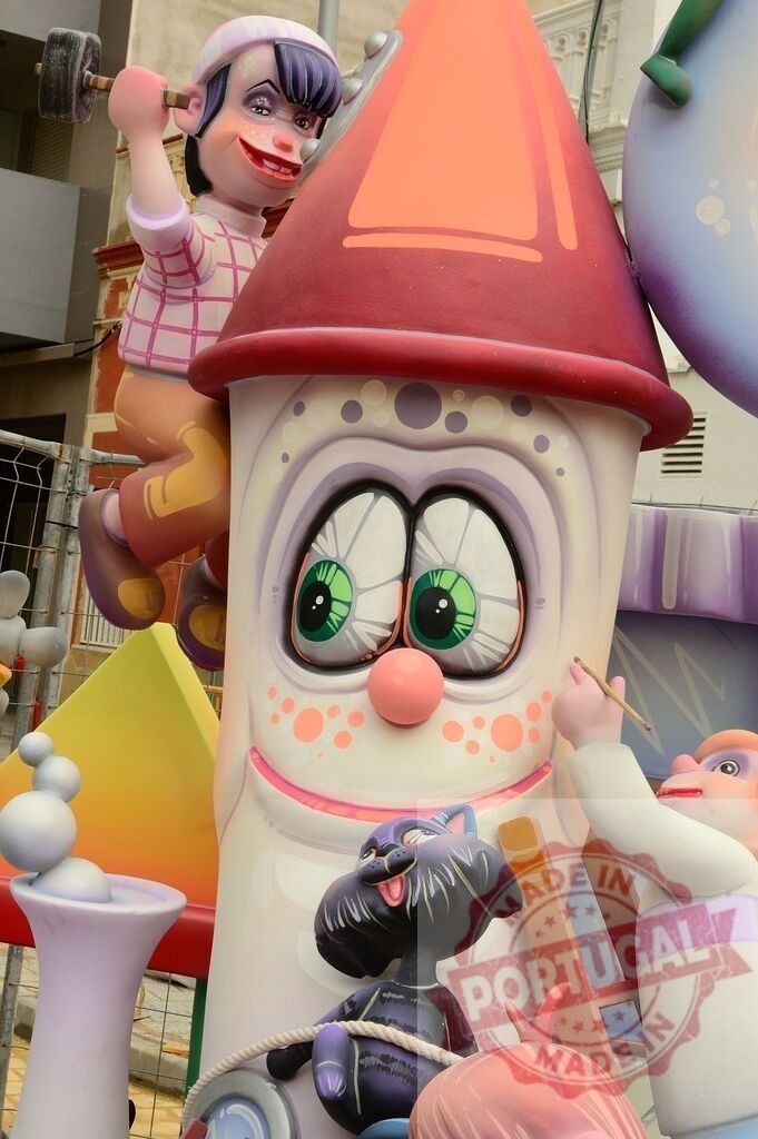 Colorful ninot figures at Fallas de Valencia street festival | Cartoon ninot sculptures depicting various characters and a cat during the Fallas festival - Realisiert mit Pictrs.com