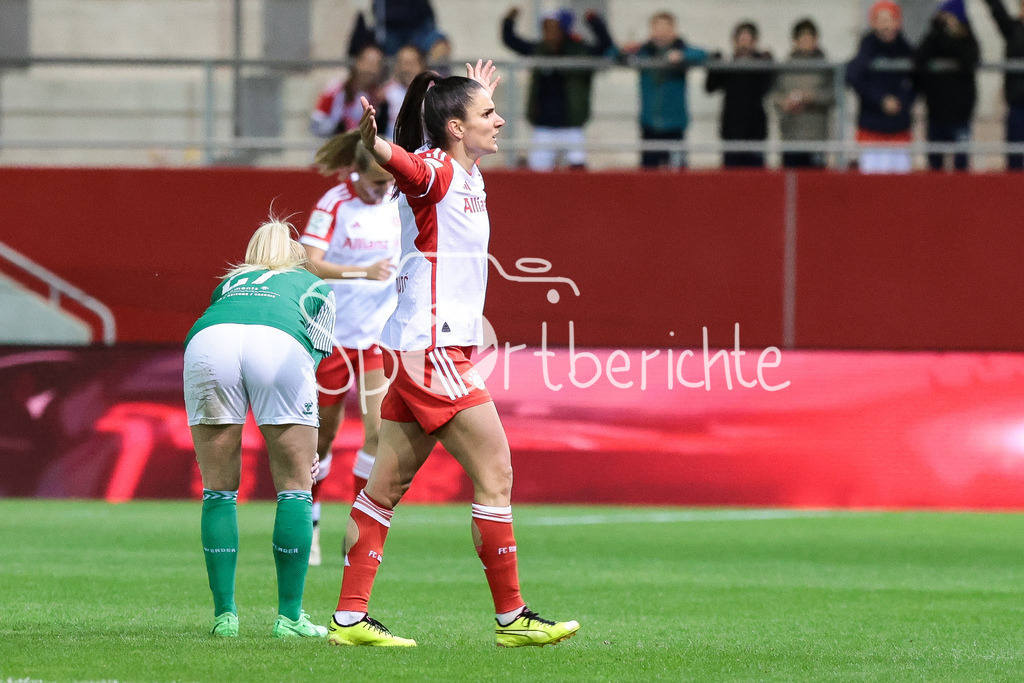 FC Bayern München Frauen - SV Werder Bremen Frauen | Jubel der der FCB Frauen nach dem Treffer zum 2-0 durch Jovana DAMNJAVOVIC (FCB #9) / Torschuetzin / Freude / Happy