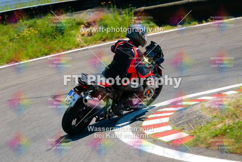 Moto-TeamOBK-22136 | Hier findet Ihr Bilder von Touristenfahrten auf der Nürburgring Nordschleife oder von anderen Veranstaltungen die ich besucht habe. Viel Spass beim Durch Schauen 
