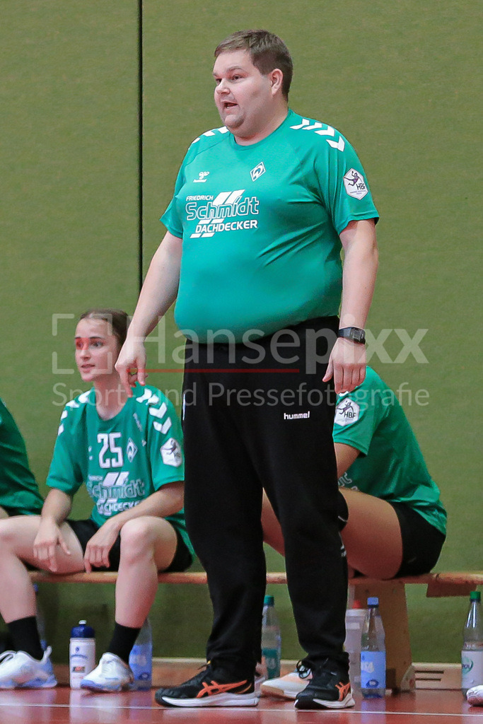 Handball, Testspiel Frauen, SV Werder Bremen - VfL Oldenburg | v.li.: Timm Dietrich (Trainer, Cheftrainer, SV Werder Bremen)