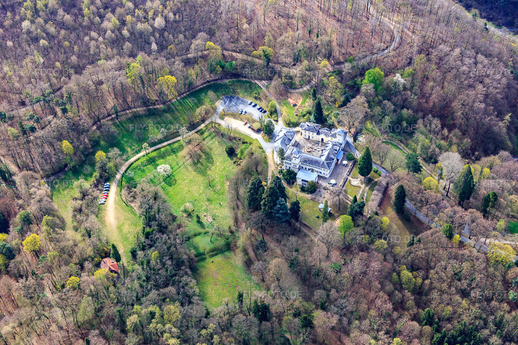 Luftbild: Stiftung Schloss Heiligenberg Jugenheim in Seeheim-Jugenheim im Bundesland Hessen in Deutschland. Foto: IMG_077206.jpg vom 12.04.2015 durch Werner Riehm/FLY-FOTO.deStiftung Heiligenberg Jugenheim