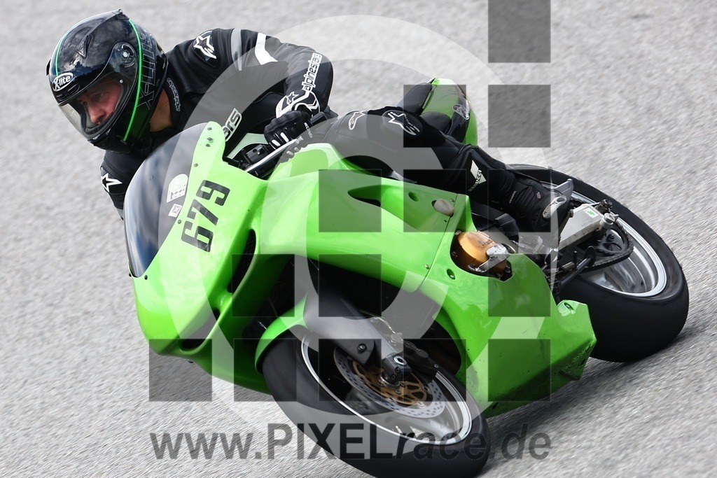 0679-20240706_03388 | Schöne Erinnerungen an spannende Momente - das festzuhalten ist unser Job. PIXELrace.de ist seit 2003 auf den Rennstrecken Europas unterwegs um die Action draußen beim Fahren und die wunderbare Stimmung imm Fahrerlager für euch einzufangen.