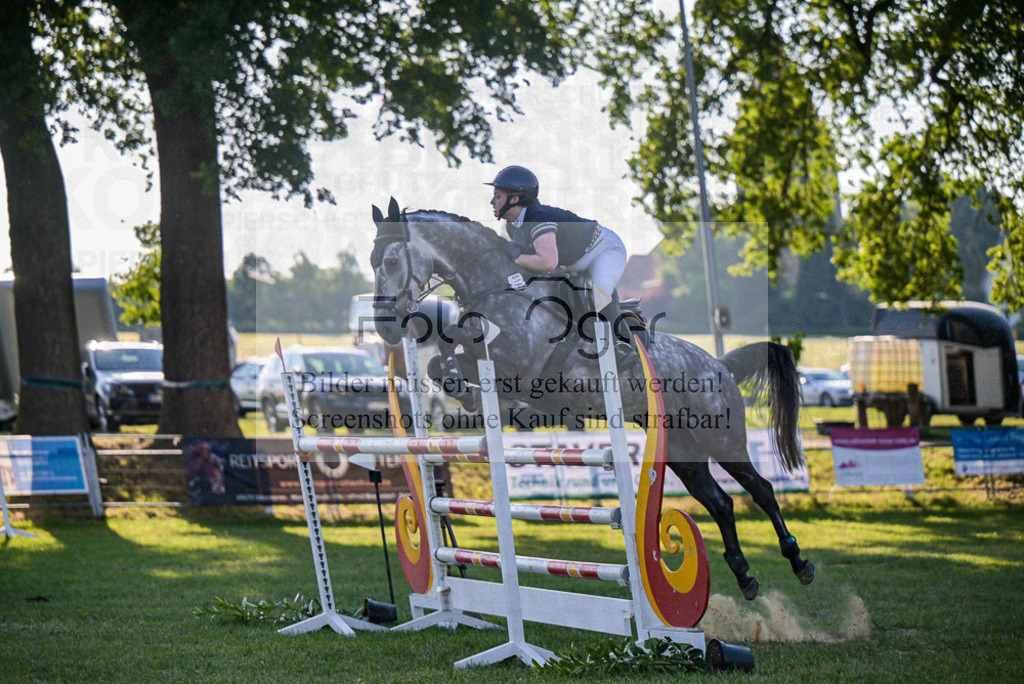 Reitturnier Voxtrup | Entdecke hochwertige Reitturnierfotos von Foto Oger. Professionell, emotional und authentisch – jetzt Lieblingsmomente im Shop bestellen.Deutschlandweite Turnierfotografie. - Realisiert mit Pictrs.com