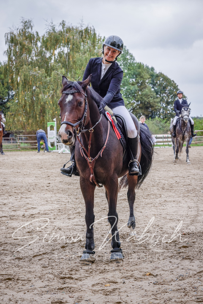20251012-_3LI4174 | Tierfotografie Pferde, Hunde, Katzen, Haustiere.
Turnierfotografie Reitturniere, Reiten, Springreiten, Dressur in Hanau, dem Main-Kinzig-Kreis und dem Rhein-Main- Gebiet um Frankfurt