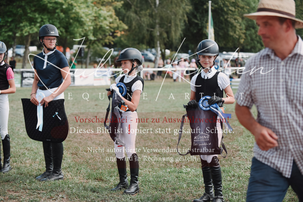 DSC_5903 | Pferde- und Turnierfotografie in Westsachsen. Pferdeportraits, Auftragszeichnungen und intuitive Kunst.