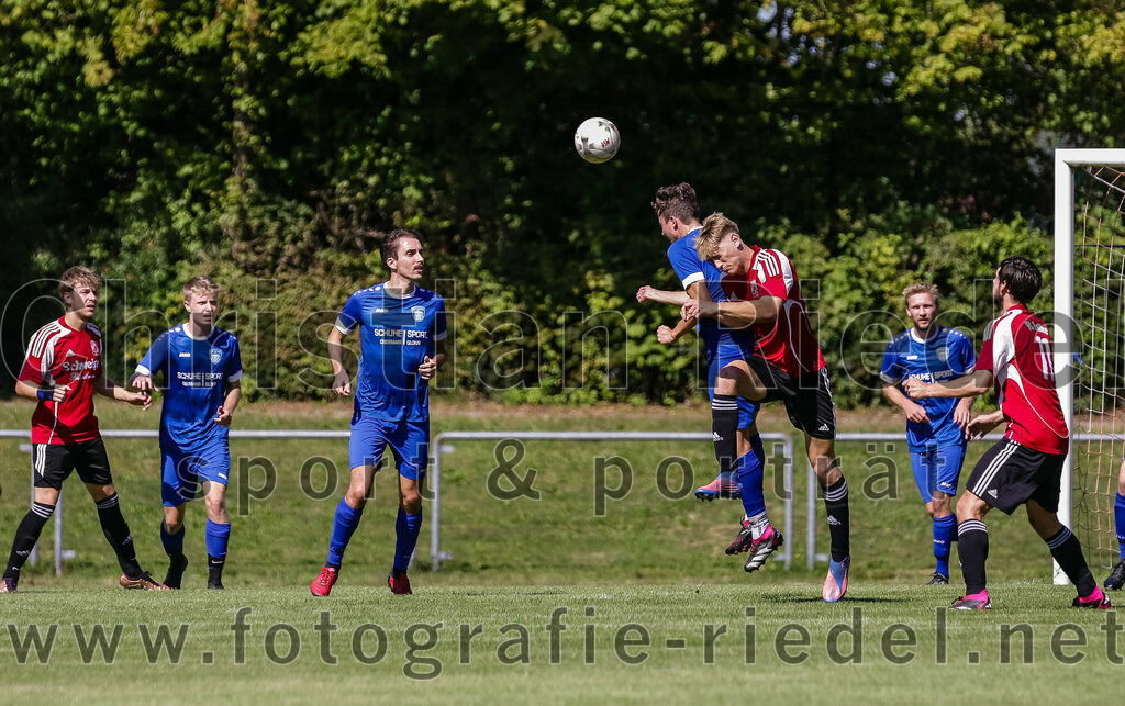 2023-09-16_042_SG_Markt_Schwaben_gegen_ASV_Glonn | Markt Schwaben, Deutschland, 16.09.2023:
Fußball, Kreisklasse 2023 / 2024, 5. Spieltag, (SG) Markt Schwaben gegen ASV Glonn, Endergebnis: 3:0

Maximilian Bernhard (ASV Glonn, #8), Valentin Hain (ASV Glonn, #10), Maximilian Wagner (SG Markt Schwaben, #5), Nicolai Wagner-Liebetrau (SG Markt Schwaben, #11)

Foto: Christian Riedel / fotografie-riedel.net