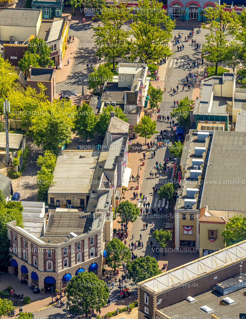 Bottrop230510363Kirchhellen | Luftbild, Besucher im Movie Park Germany auf der Hollywood Street, Freizeitpark zum Thema Film, Kirchhellen-Nord-Ost, Bottrop, Ruhrgebiet, Nordrhein-Westfalen, Deutschland