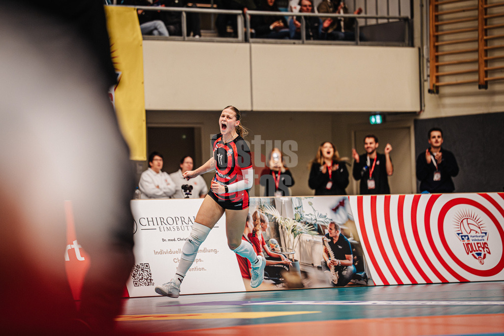 Volleyball | Frauen | Saison 2025/2026 | Volleyball Bundesliga | ETV Hamburger Volksbank Volleys vs. SSC Palmberg Schwerin | 17.01.2026 | Svea Frobel (#11, ETV Hamburger Volksbank Volleys) jubelt
