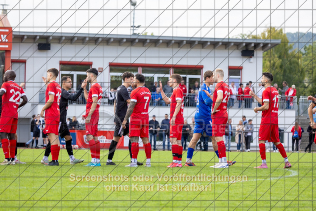 20250928_150141_0041 | #,1.FC Donzdorf (rot) vs. SV Ebersbach (schwarz), Fußball, Bezirksliga - Bezirk Neckar/Fils, 06. Spieltag, Saison 2025/2026, Rasenplatz Lautertal Stadion, Süßener Straße 16, 73072 Donzdorf, 28.09.2025 - 15:00 Uhr,Foto: PhotoPeet-Sportfotografie/Peter Harich