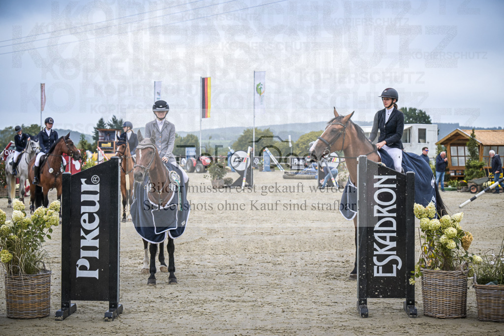 DOS_0013 | Entdecke hochwertige Reitturnierfotos von Foto Oger. Professionell, emotional und authentisch – jetzt Lieblingsmomente im Shop bestellen.Deutschlandweite Turnierfotografie. - Realisiert mit Pictrs.com