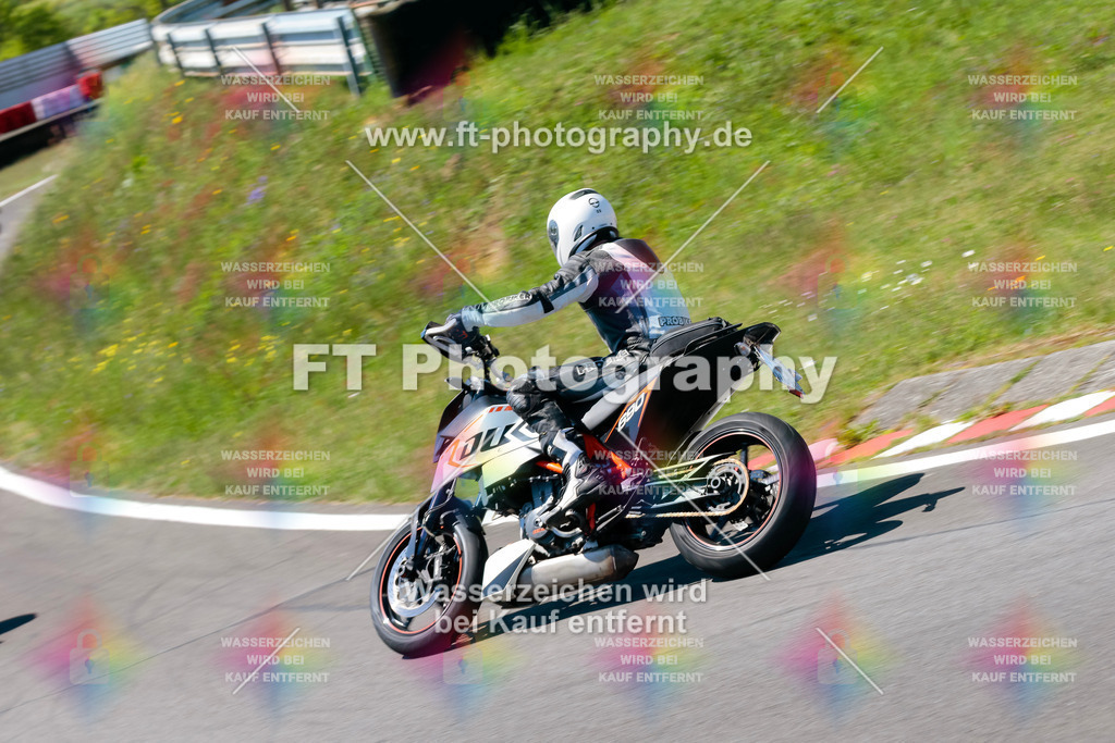 Moto-TeamOBK-21923 | Hier findet Ihr Bilder von Touristenfahrten auf der Nürburgring Nordschleife oder von anderen Veranstaltungen die ich besucht habe. Viel Spass beim Durch Schauen 