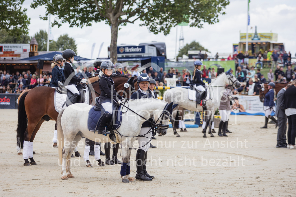 230730_BHO_Fuehrzuegel-WB-138 | Deine schönsten Turniermomente als professionelle Fotos! Entdecke hochwertige Pferdesport-Fotografie im Online-Shop. Jetzt Fotos finden & bestellen!