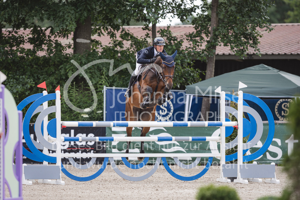 220614_Mühlen_SprPfM-613 | Late Entry Mühlen
Springprüfung Kl.M* 6-8j. Pferde gl. Einlaufprüfung für 6j. Pferde
14.06.2022