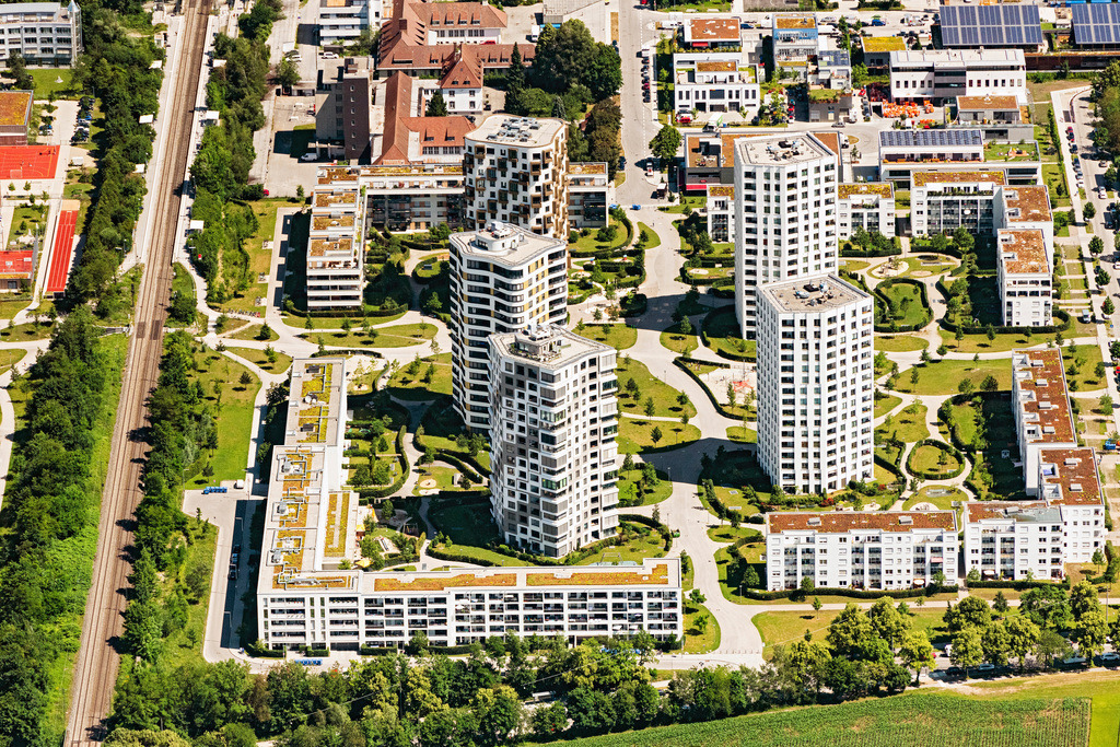 dr__0024727.jpg | MüNCHEN 24.06.2019 Hochhaus- Gebäude im Wohngebiet Südseite mit seinen fünf Hochhäusern, Isar Tower Nord, Isartower Süd, Alpenglühen, Sternenhimmel und Isabelle. Architekten waren die Schweizer Diener & Diener in München im Bundesland Bayern, Deutschland. Weiterführende Informationen bei: Diener & Diener Architekten. // High-rise building in the residential area Suedseite with seinen fuenf Hochhaeusern, Isar Tower Nord, Isartower Sued, Alpengluehen, Sternenhimmel and Isabelle. Architekten waren die Schweizer Diener & Diener in Munich in the state Bavaria, Germany. Further information at: Diener & Diener Architekten. Foto: Daniel Reiter