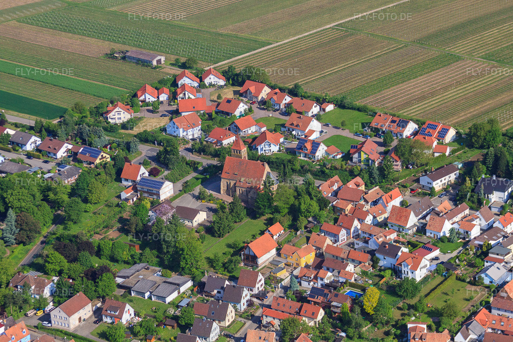 St. Michael | Luftbild: St. Michael in Insheim im Bundesland Rheinland-Pfalz in Deutschland. Foto: IMG_27097.jpg vom 23.05.2010 durch Werner Riehm/FLY-FOTO.de - Realisiert mit Pictrs.com